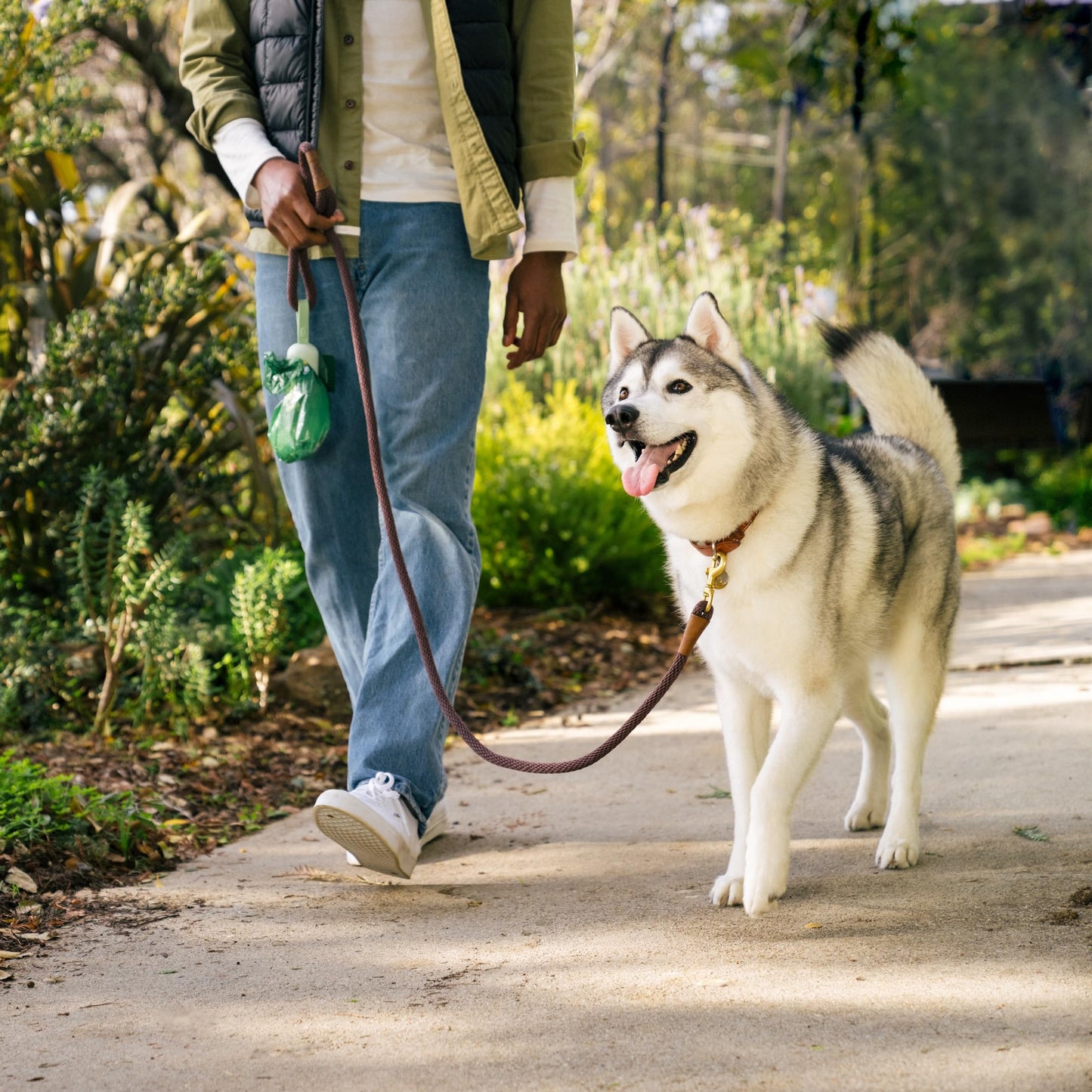 Earth Rated Dog Poop Bag Holder. Chosen for real quality, fits naturally into modern pet homes.