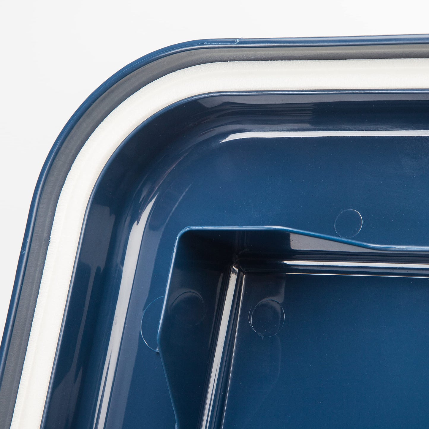 IRIS USA Dog Food Storage Container. Chosen for real quality, fits naturally into modern pet homes.