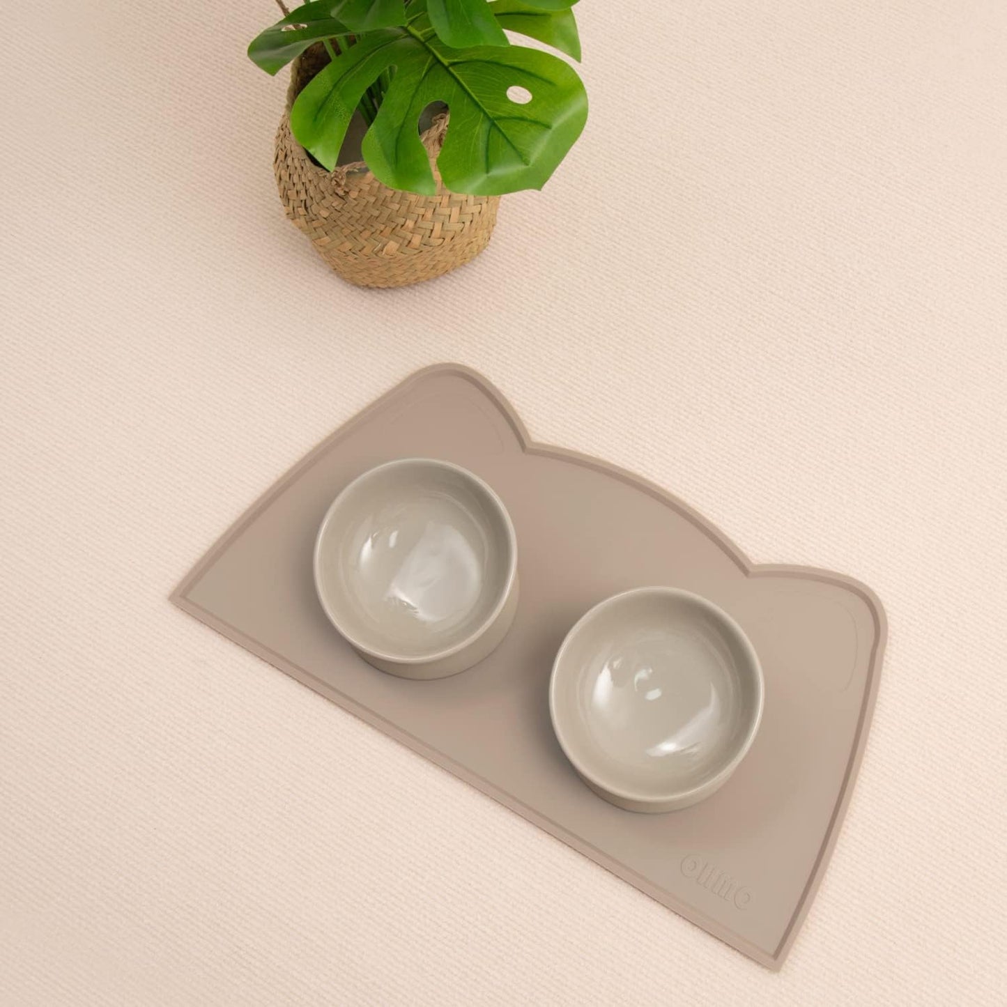 OHMO - Cat Food Mat, Silicone Pet Feeding Mat for Floor Non-Skid Waterproof Dog Water Bowl Tray, Easy to Clean Pet Placemat