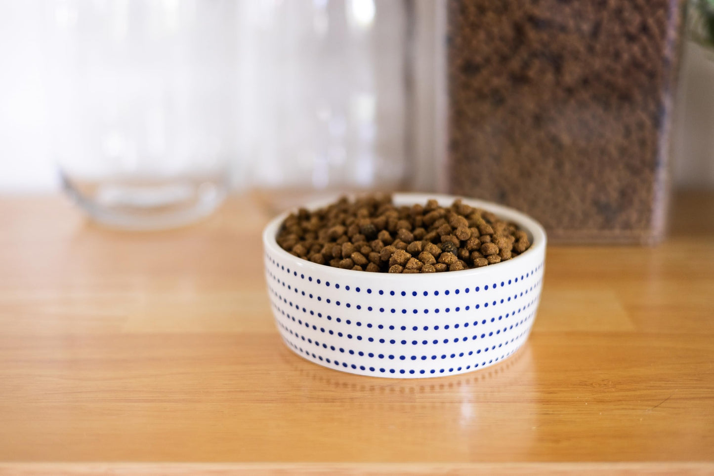 Pearhead Ceramic Cat Bowl. Chosen for real quality, fits naturally into modern pet homes.