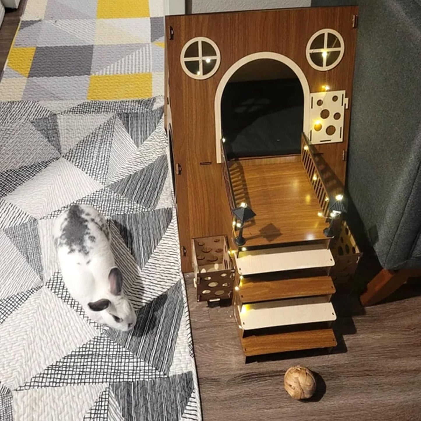 Large Modern Wooden Rabbit Castle House Hutch - Bunny Hideout Indoor Habitats - Pet 2-Story Home Furniture（Excluding Street Lights）