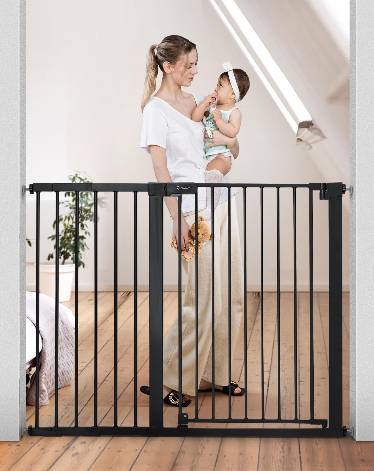 COMOMY 36" Extra Tall Baby Gate for Stairs. Chosen for real quality, fits naturally into modern pet