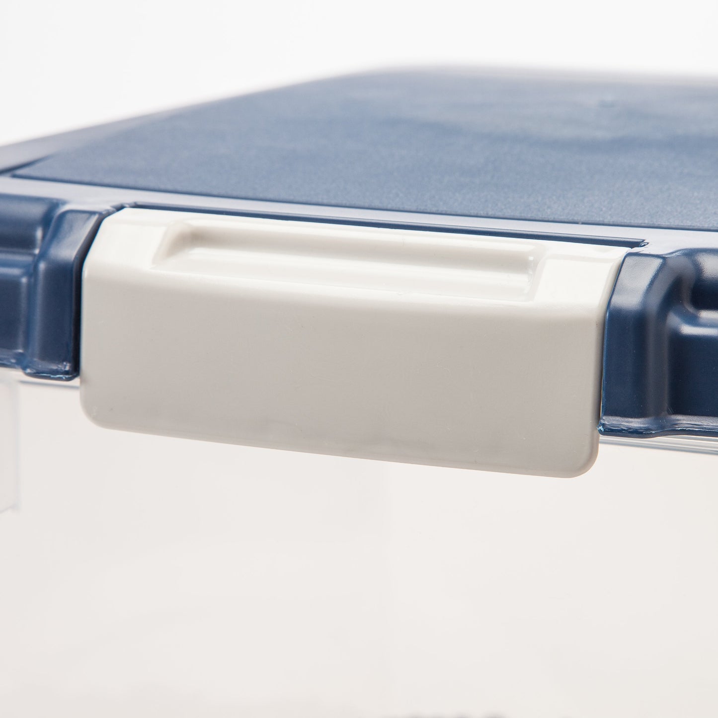 IRIS USA Dog Food Storage Container. Chosen for real quality, fits naturally into modern pet homes.
