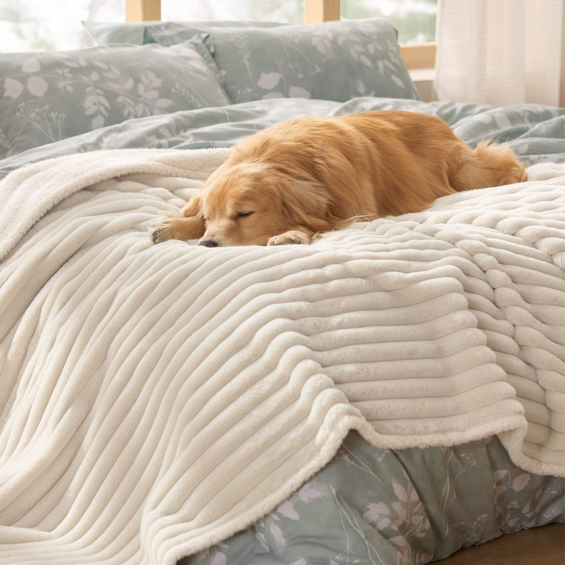 Bedsure ComfyFleece™ Waterproof Blanket for Bed. Chosen for real quality, fits naturally into