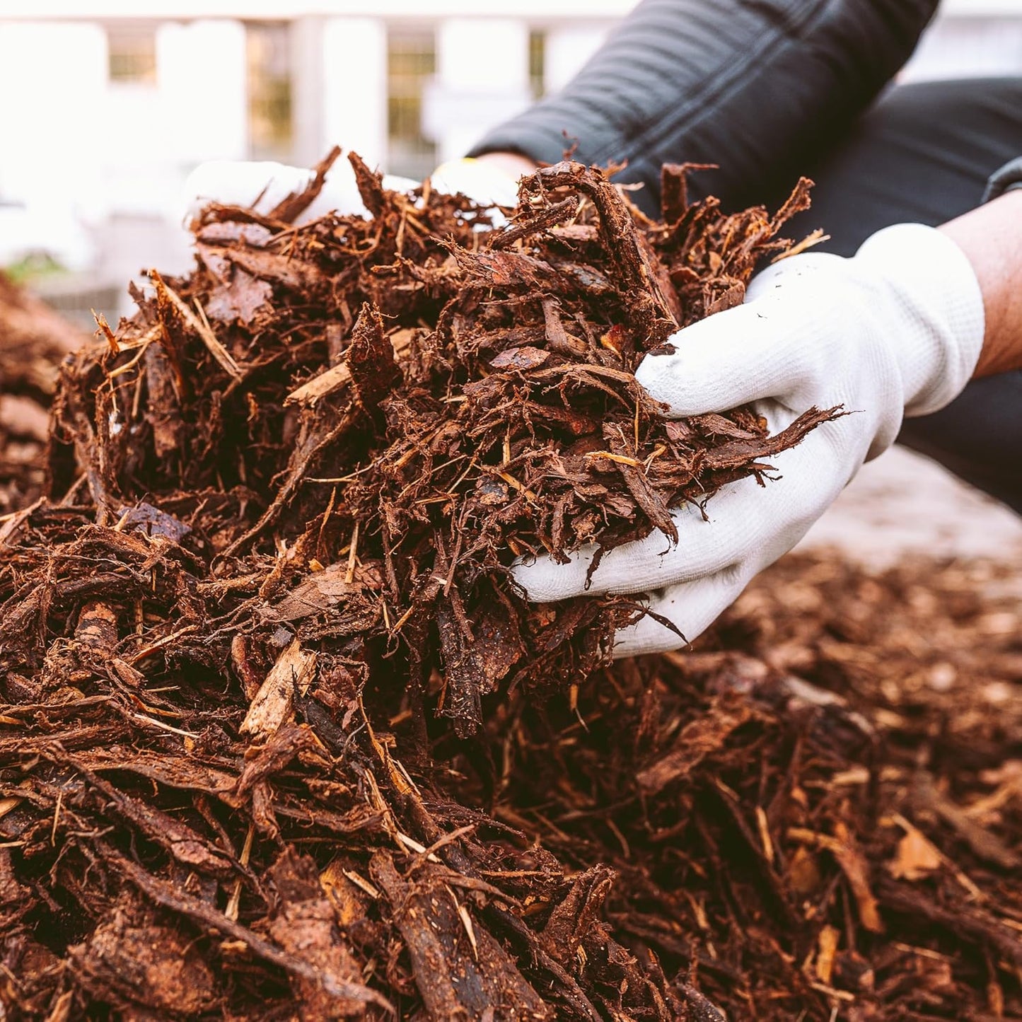 Premium Brown Wood Mulch for Landscaping, Gardens, Lawns, Potting Media, and Potted Plants (1 CF - 28 L - 30 QTS)